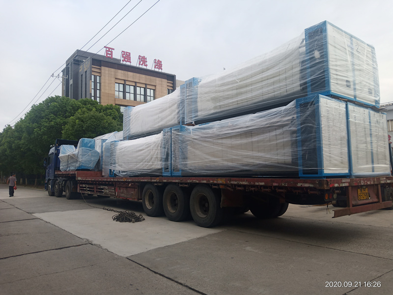 百?gòu)?qiáng)洗滌龍高速燙平機(jī)等設(shè)備發(fā)往北京